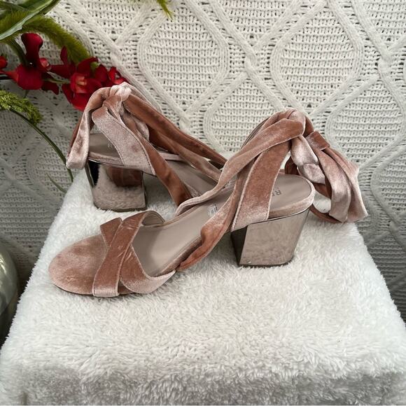 KENNETH COLE REACTION Pink Velvet Strappy Metallic Silver Block Heel Sandal sz 7 - Picture 11 of 12